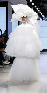 New York, Ny, Amerika Birleşik Devletleri - 9 Temmuz 2018: Bir model yürür pist Alessandro Trincone ilkbahar/yaz 2019 pist gösterisi sırasında Ny moda haftası için: Mens Cadillac House, Manhattan