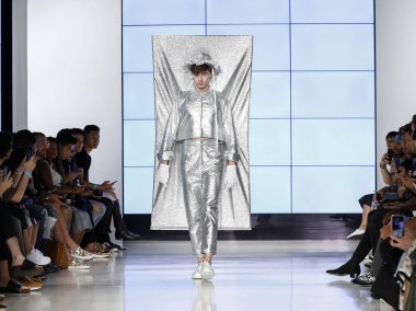 New York, Ny, Amerika Birleşik Devletleri - 9 Temmuz 2018: Bir model yürür pist Alessandro Trincone ilkbahar/yaz 2019 pist gösterisi sırasında Ny moda haftası için: Mens Cadillac House, Manhattan