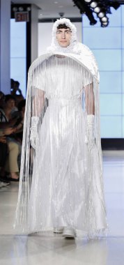 New York, Ny, Amerika Birleşik Devletleri - 9 Temmuz 2018: Bir model yürür pist Alessandro Trincone ilkbahar/yaz 2019 pist gösterisi sırasında Ny moda haftası için: Mens Cadillac House, Manhattan