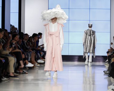 New York, Ny, Amerika Birleşik Devletleri - 9 Temmuz 2018: Bir model yürür pist Alessandro Trincone ilkbahar/yaz 2019 pist gösterisi sırasında Ny moda haftası için: Mens Cadillac House, Manhattan