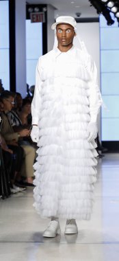 New York, Ny, Amerika Birleşik Devletleri - 9 Temmuz 2018: Bir model yürür pist Alessandro Trincone ilkbahar/yaz 2019 pist gösterisi sırasında Ny moda haftası için: Mens Cadillac House, Manhattan