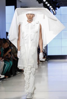 New York, Ny, Amerika Birleşik Devletleri - 9 Temmuz 2018: Bir model yürür pist Alessandro Trincone ilkbahar/yaz 2019 pist gösterisi sırasında Ny moda haftası için: Mens Cadillac House, Manhattan