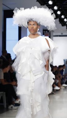 New York, Ny, Amerika Birleşik Devletleri - 9 Temmuz 2018: Bir model yürür pist Alessandro Trincone ilkbahar/yaz 2019 pist gösterisi sırasında Ny moda haftası için: Mens Cadillac House, Manhattan