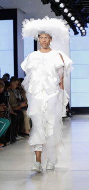 New York, Ny, Amerika Birleşik Devletleri - 9 Temmuz 2018: Bir model yürür pist Alessandro Trincone ilkbahar/yaz 2019 pist gösterisi sırasında Ny moda haftası için: Mens Cadillac House, Manhattan