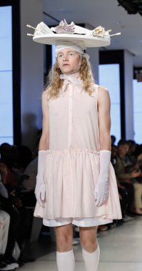 New York, Ny, Amerika Birleşik Devletleri - 9 Temmuz 2018: Bir model yürür pist Alessandro Trincone ilkbahar/yaz 2019 pist gösterisi sırasında Ny moda haftası için: Mens Cadillac House, Manhattan