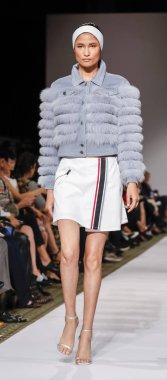 New York, Ny, Amerika Birleşik Devletleri - 10 Eylül 2018: Bir model yürür pist Dennis Basso ilkbahar/yaz 2019 pist gösterisi sırasında Cipriani 42nd Street, Manhattan, New York moda haftası için