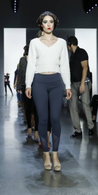 New York, Ny, Amerika Birleşik Devletleri - 11 Eylül 2018: Modelleri yürüyüş pist prova Dan Liu ilkbahar/yaz 2019 koleksiyonu bahar Studios, Manhattan, New York moda haftası için