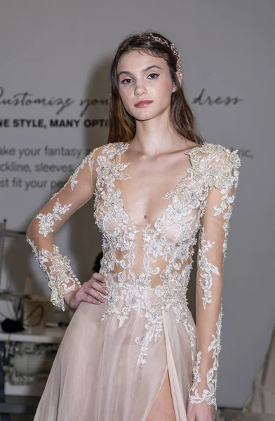 Nowy Jork Usa Października 2018 Model Pokazuje Sie Sukienki Dla — Zdjęcie stockowe
