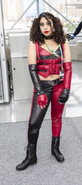 New York, Ny, Amerika Birleşik Devletleri - 4 Ekim 2018: Comic Con katılımcı pozlar Comic Con 2018, Jacob K. Javits Convention Center New York'ta sırasında kostüm. New York Comic Con bir yıllık New York City fan kongre için çizgi roman adanmış olduğunu 