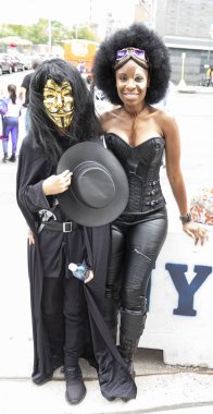 New York, Ny, Amerika Birleşik Devletleri - 5 Ekim 2018: Comic Con katılanlar poz Comic Con 2018, Jacob K. Javits Convention Center New York'ta sırasında kostümleri. New York Comic Con bir yıllık New York City fan kongre için çizgi roman adanmış olduğunu 