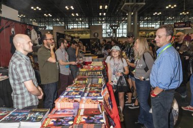 New York, Ny, Amerika Birleşik Devletleri - 4 Ekim 2018: çizgi roman satıcı satan çizgi roman Comic Con 2018, Jacob K. Javits Convention Center New York'ta sırasında. New York Comic Con bir yıllık New York City fan çizgi roman, grafik roman adanmış kuralıdır