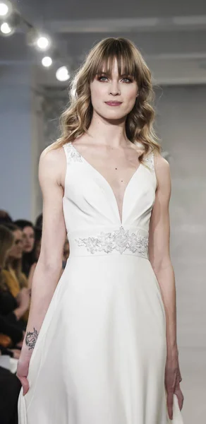 Theia Bridal Spring 2020 — Stockfoto