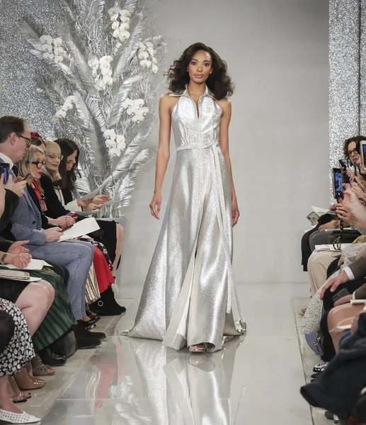 Theia Bridal Spring 2020 — Stockfoto