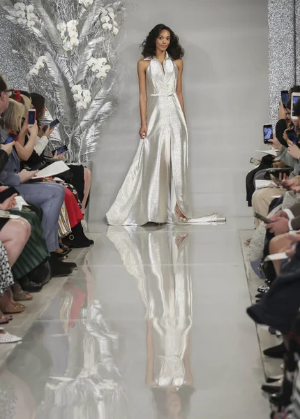 Theia Bridal Spring 2020 — Stockfoto