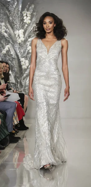 Theia Bridal Spring 2020 — Stockfoto