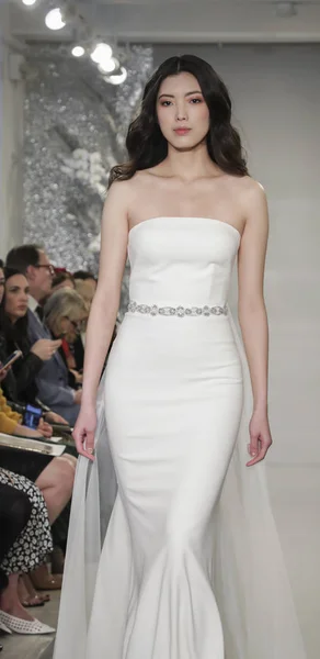 Theia Bridal Spring 2020 — Stock Photo, Image