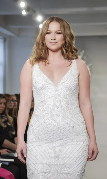 Theia gelin bahar 2020