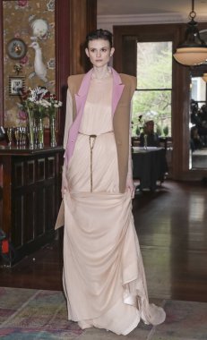 Monica Byrne gelin bahar 2020