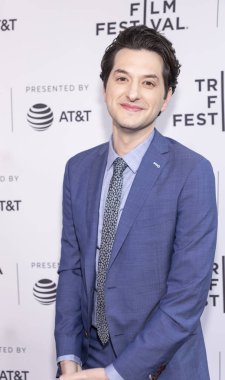 Ayağa Kalkmak, Düşmek