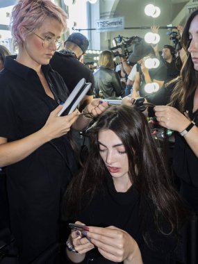 Rebecca Minkoff Ss 2020 Tanıtım