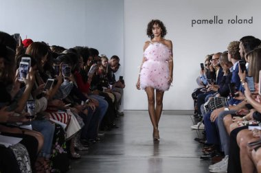 Pamella Roland Ss 2020