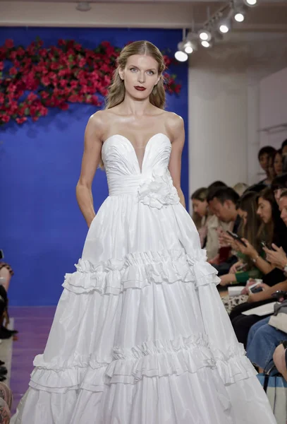 Theia Bridal Fall 2020 — Stock Photo, Image