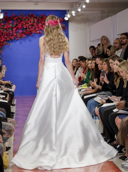 Theia Bridal Fall 2020 — Stock fotografie