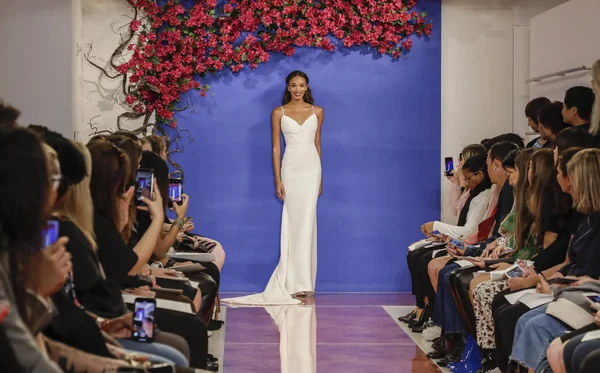 Theia Bridal Fall 2020 — Stock fotografie