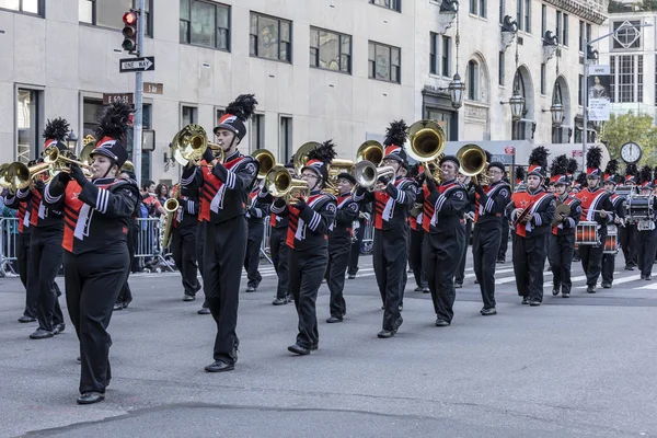 Kolonnenbusparade im Jahr 2019 — Stockfoto