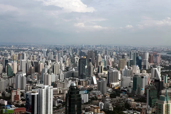 Bangkok, Tayland - 23 Aralık: Kuş bakışı trafik üzerinde 23 Aralık 2013 Bangkok.