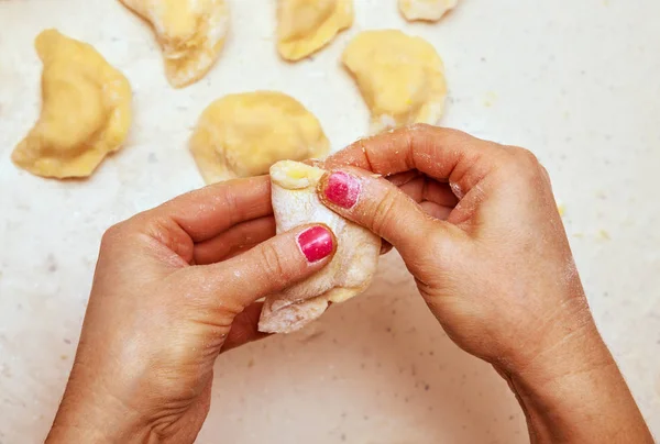 Primer Plano Manos Del Chef Que Prepara Albóndigas Masa — Foto de Stock