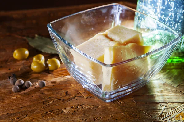 Parmesan peyniri dilimleri — Stok fotoğraf