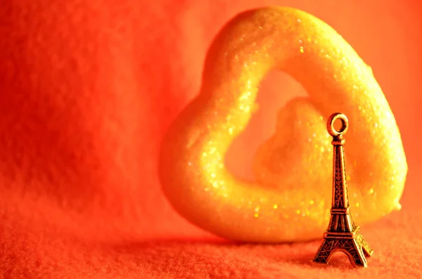 Biblo. Tema Fransa. Eyfel Kulesi.