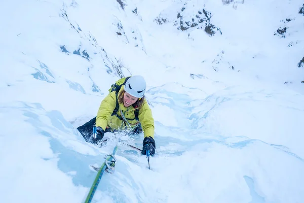 Arrampicata su ghiaccio — Foto Stock