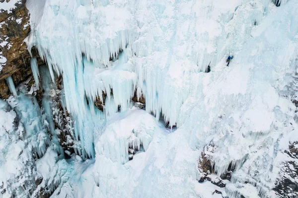 Winter ice climbing — Stock Photo, Image