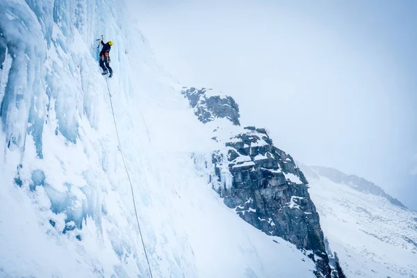 Escalada de inverno — Fotografia de Stock