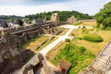 Fransa, Bretagne 'daki Fougeres kalesi.
