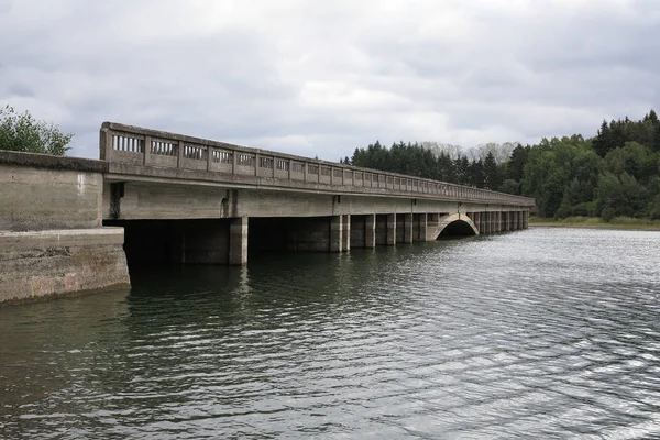 Ponte Rodoviária Inacabada Através Reservatório Água Svihov Segunda Guerra Mundial — Fotografia de Stock