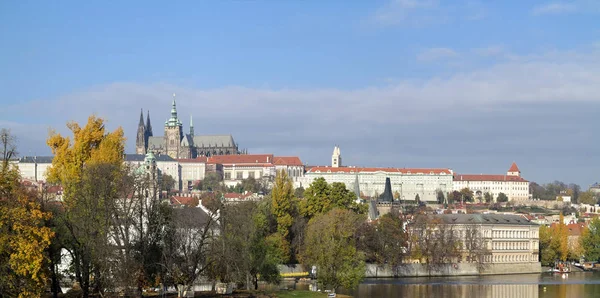 Hradcany Prágai Vár Szent Vitus Székesegyház Történelmi Tágas Dominánsan Fölött — Stock Fotó