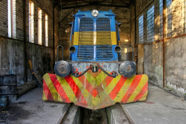 Starý Opuštěný Dieselová Lokomotiva Bývalé Továrně — Stock fotografie