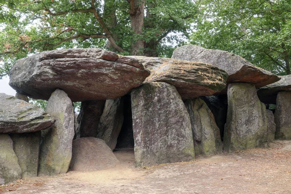 Dolmen La Roche-aux-Fees, o mais famoso e maior dolmen neolítico — Fotografia de Stock