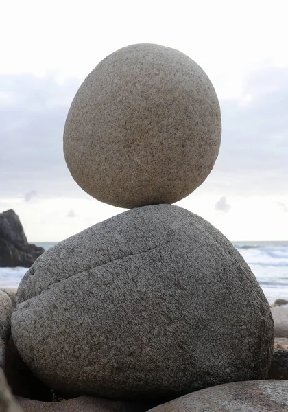 Pirámide Piedra Piedra Colocada Sobre Otra Piedra Costa — Foto de Stock