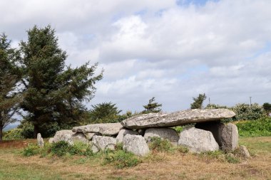 Dolmen - Ile Grande 'nin galeri mezarı - Büyük Ada - Pleumeur-Bodou, Brittany, Fransa
