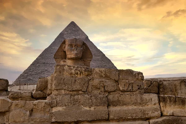 Esfinge Grande Pirâmide Gizé Entardecer Cairo Egito — Fotografia de Stock