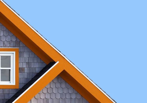 マドレーヌ諸島 カナダの一般的な木造住宅のジンジャーブレッド スタイル透かしの詳細 — ストック写真