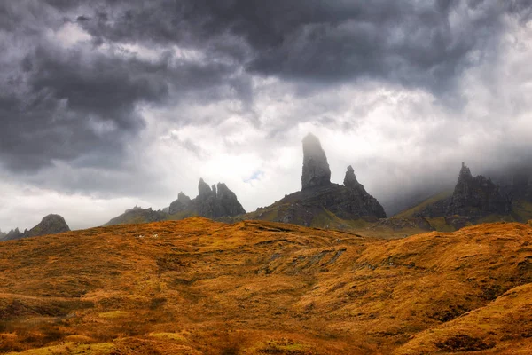 Velho Homem Tempestade Nas Nuvens Trotternish Terras Altas Escócia Escócia — Fotografia de Stock