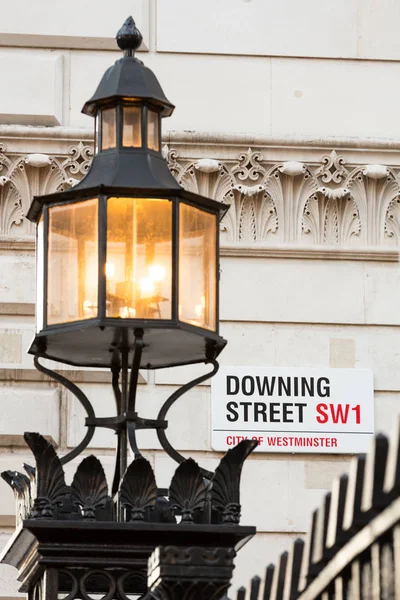 Londra Ngiltere Kasım 2013 Lamba Downing Street Westminster Ikonik Işareti — Stok fotoğraf