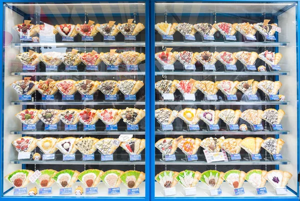 日本东京 2016年6月19日 在东京都原宿展示香甜的薄饼的橱窗 — 图库照片