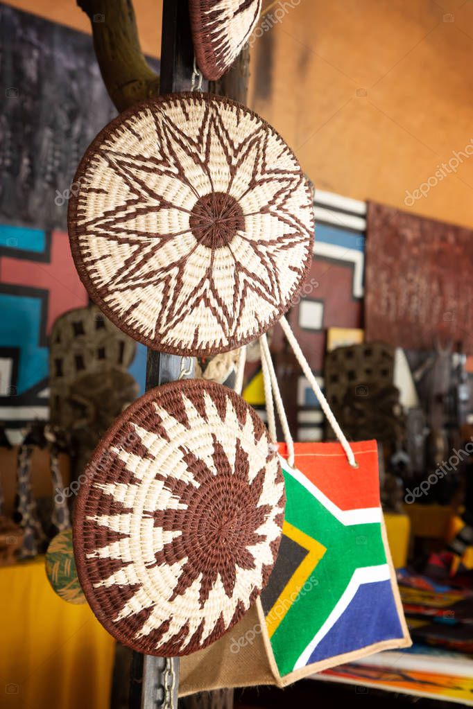 Una Bancarella Mercato Con Souvenir Tradizionali Generici