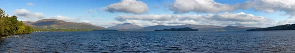 Ultra Bredda Panorama Loch Lomond Skotska Högländerna Skottland Sommardag — Stockfoto